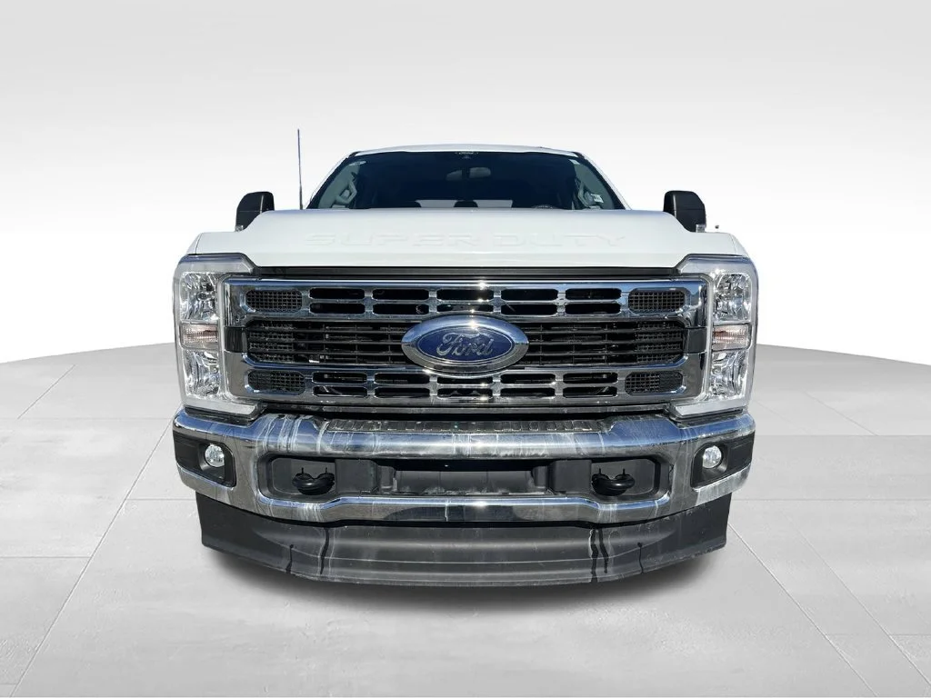 Used 2026 White Ford XL image 2