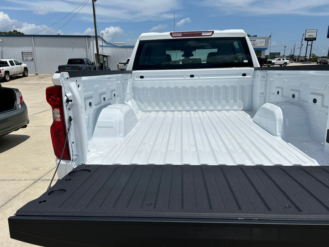 New 2026 Summit White Chevrolet WT image 7