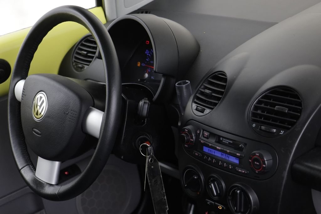 Used 2000 Yellow Volkswagen GLS image 19