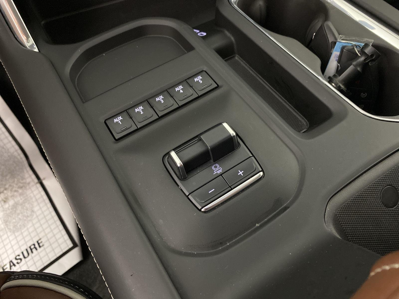 Used 2025 Onyx Black GMC Denali Ultimate image 31