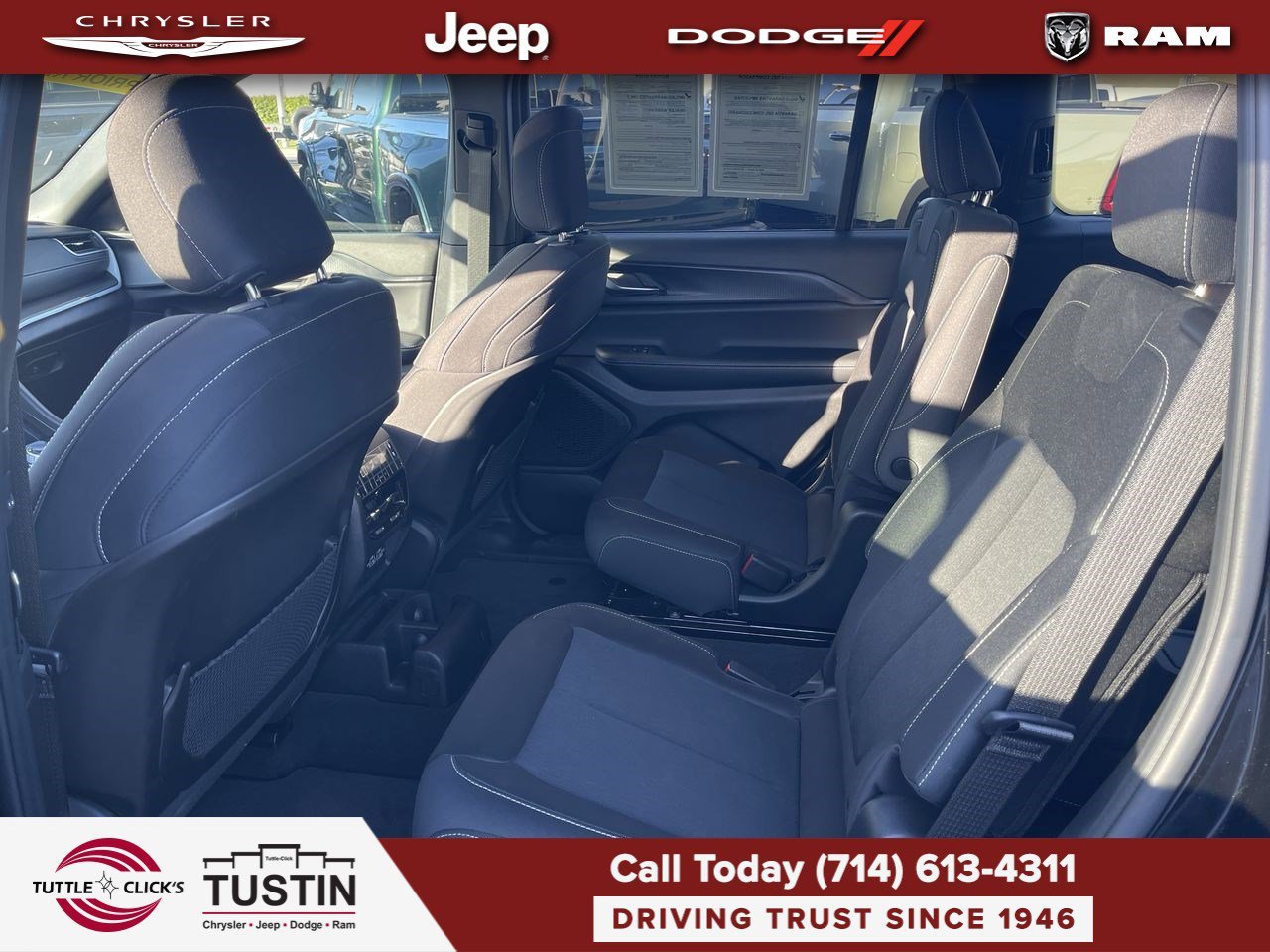 Used 2025 Diamond Black Crystal Pearlcoat Jeep Laredo image 21