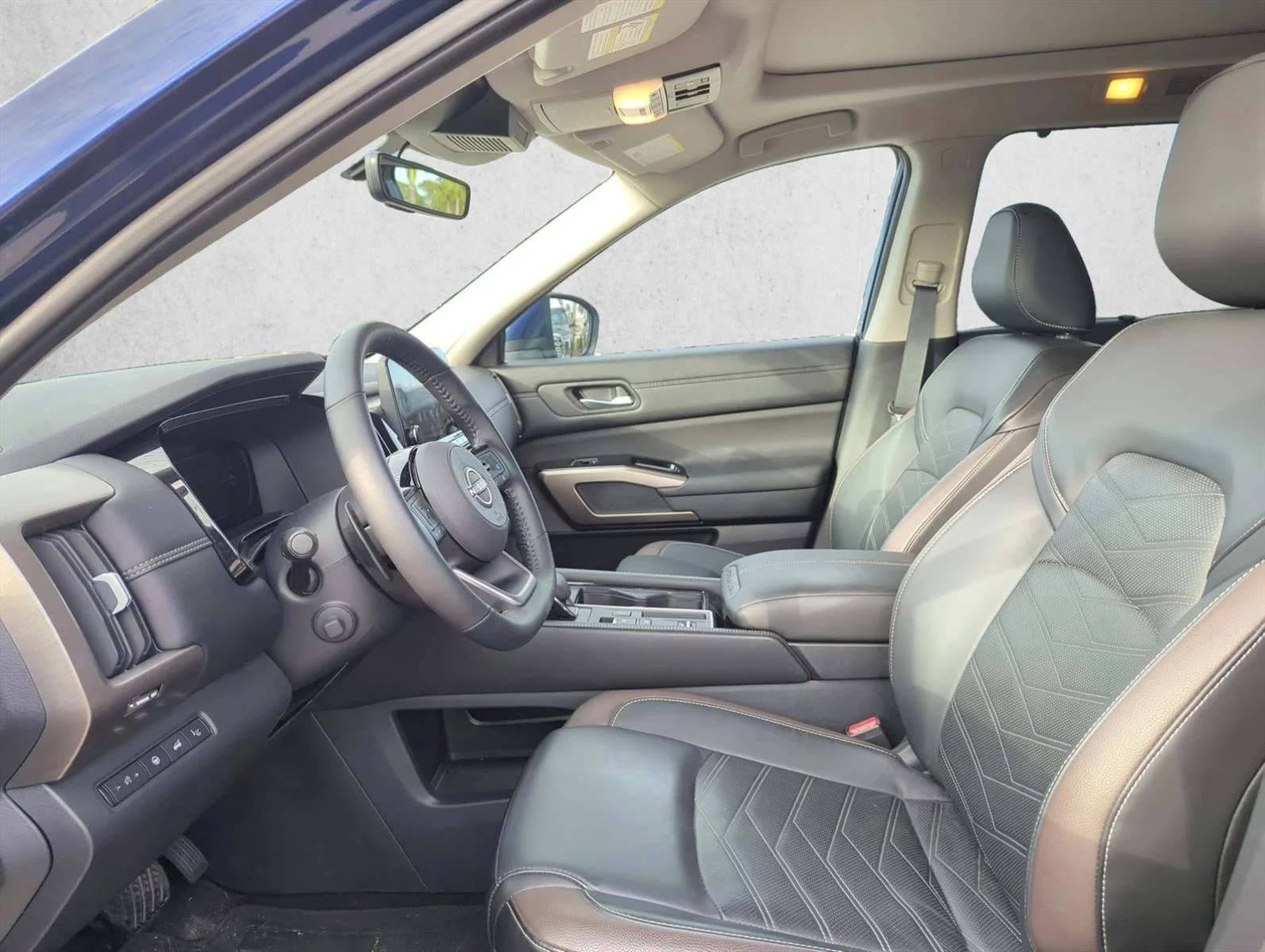 Used 2025 Deep Ocean Blue Pearl Nissan Platinum image 9