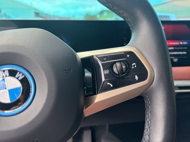 Used 2022 Black Sapphire Metallic BMW xDrive50 image 26