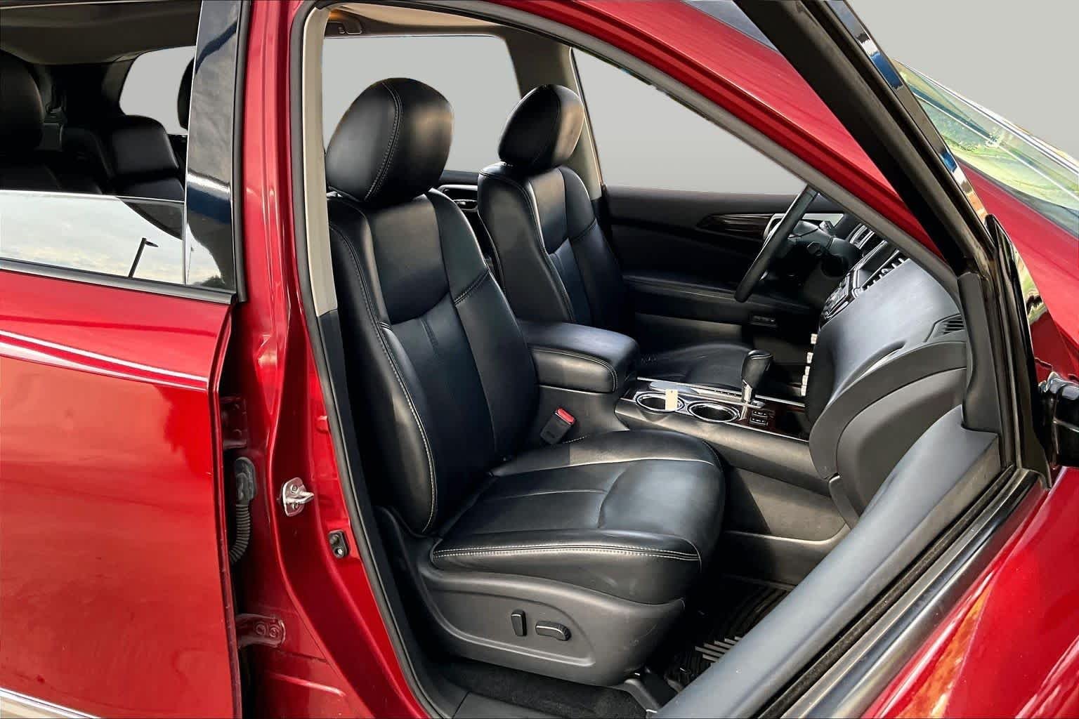 Pre-Owned 2015 Nissan Pathfinder SL