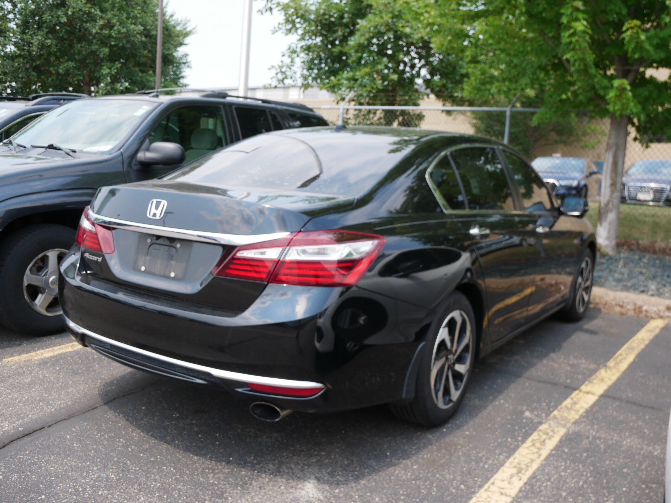 Used 2016 Black Honda EX-L image 5