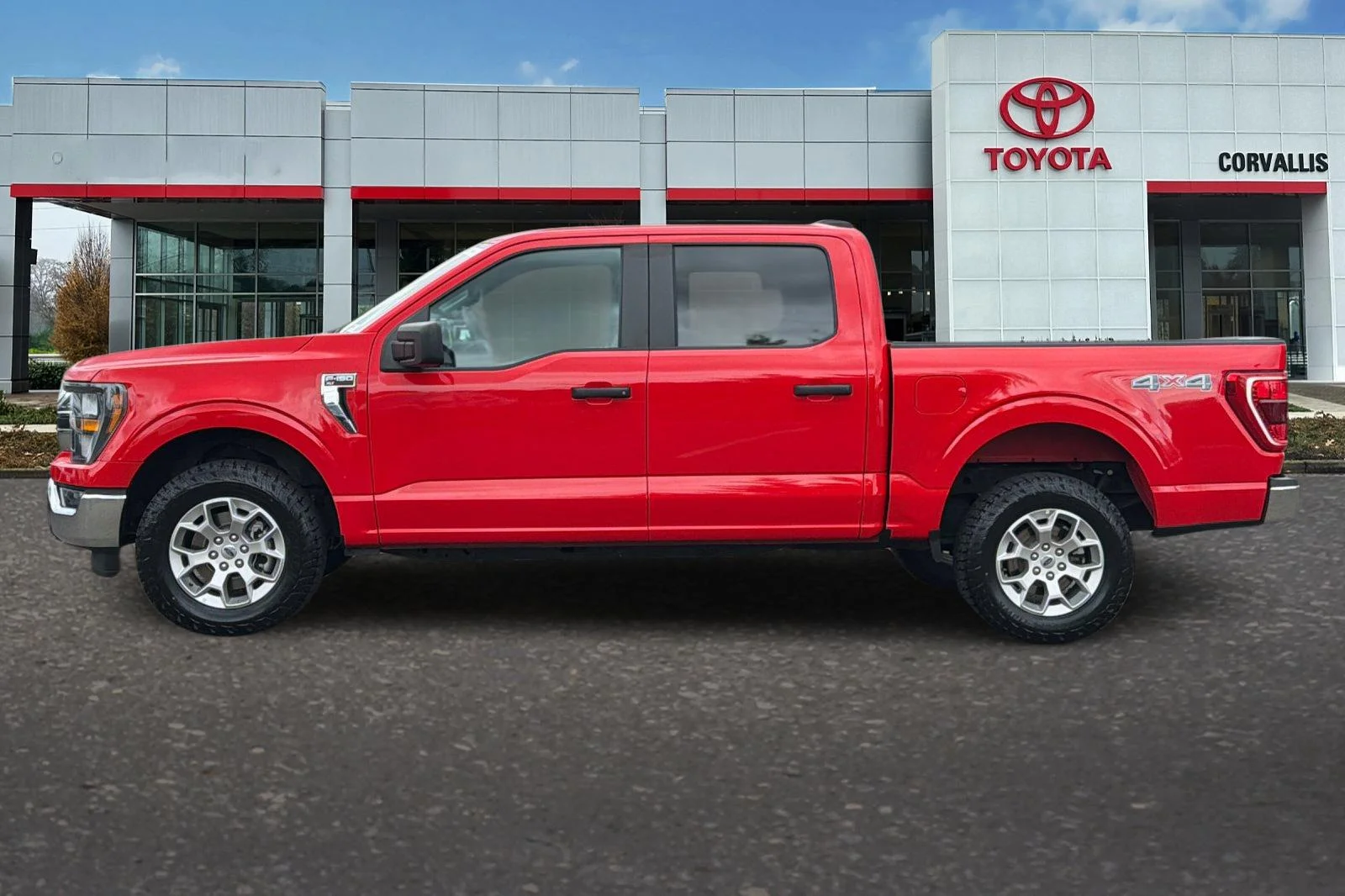Used 2023 Red Ford XLT image 7