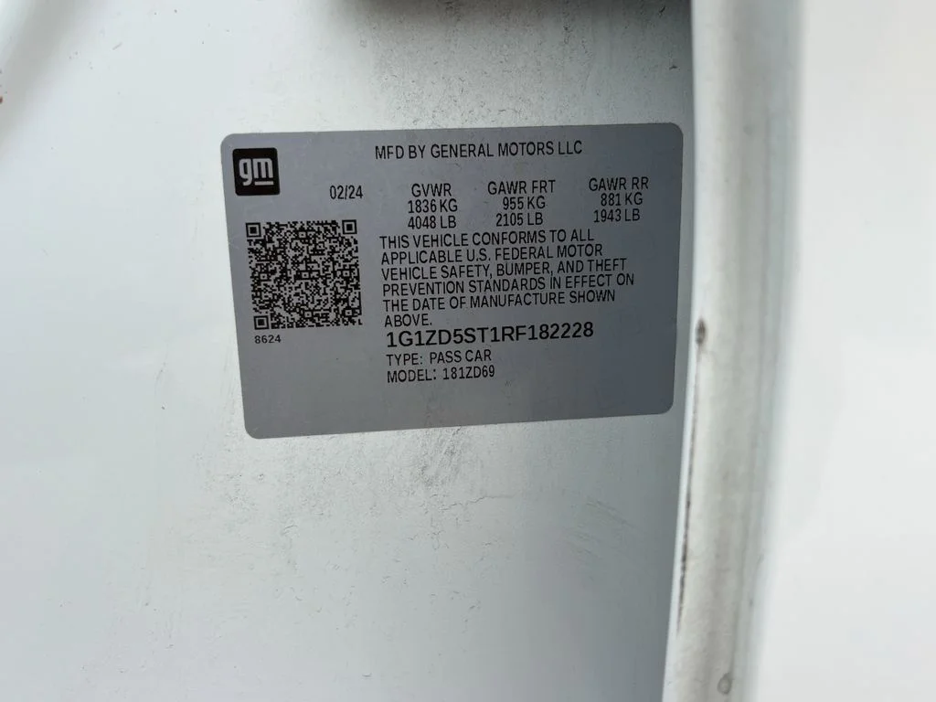 Used 2024 Summit White Chevrolet LT image 25