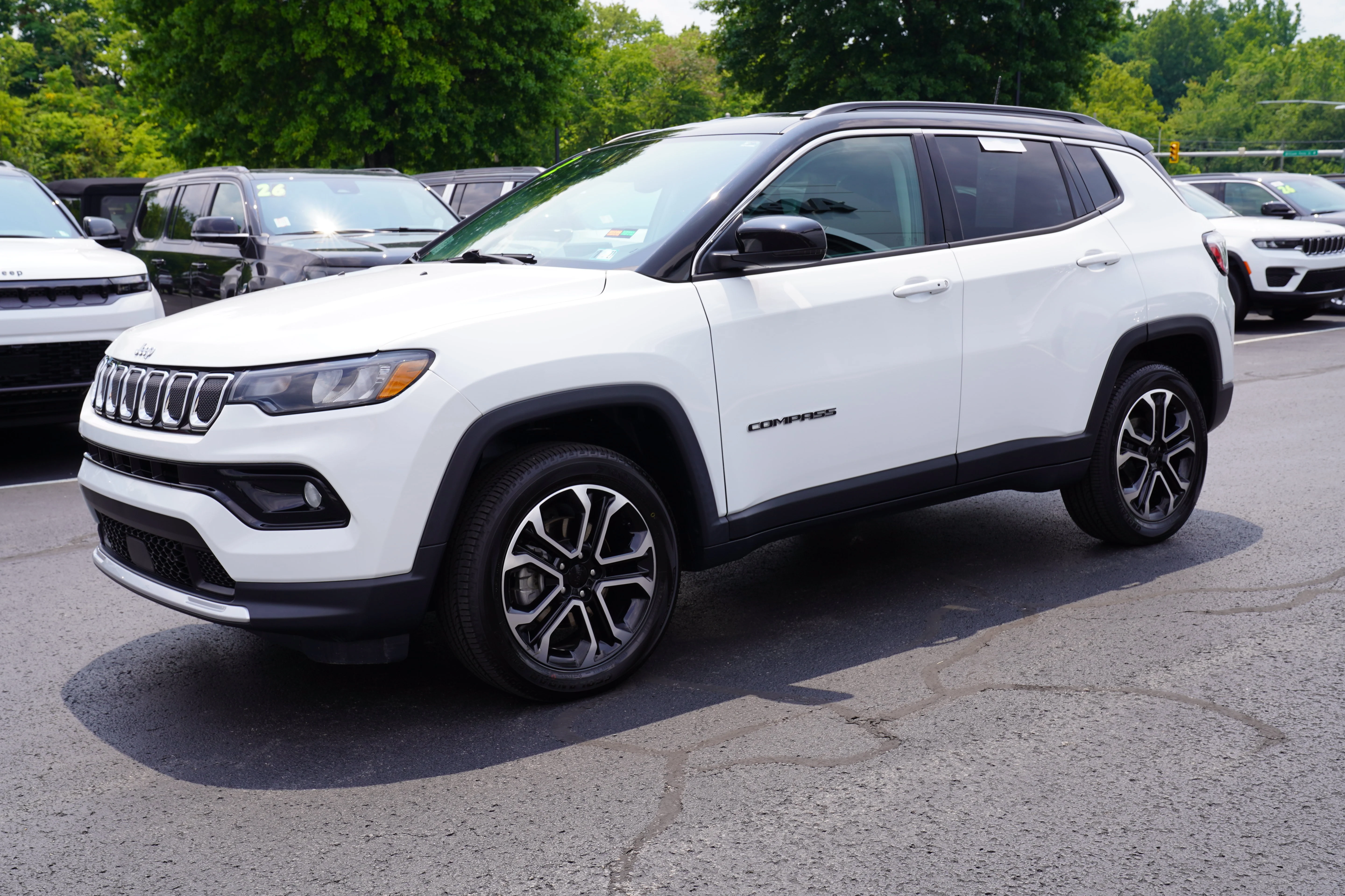 Used 2022 Bright White Clearcoat Jeep Limited image 9