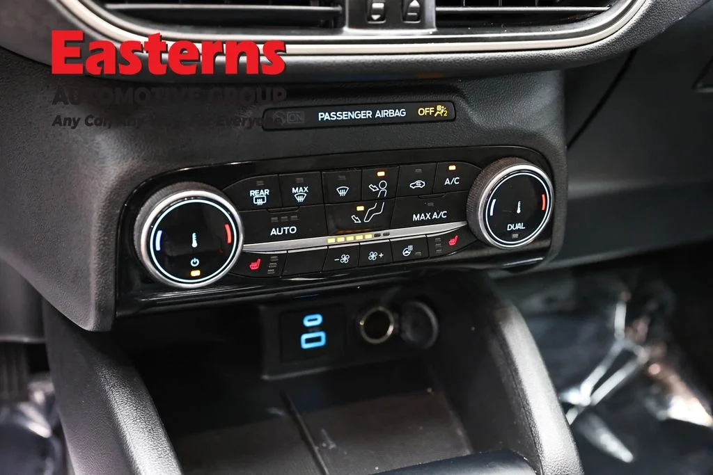 Used 2022 White Ford SE image 21
