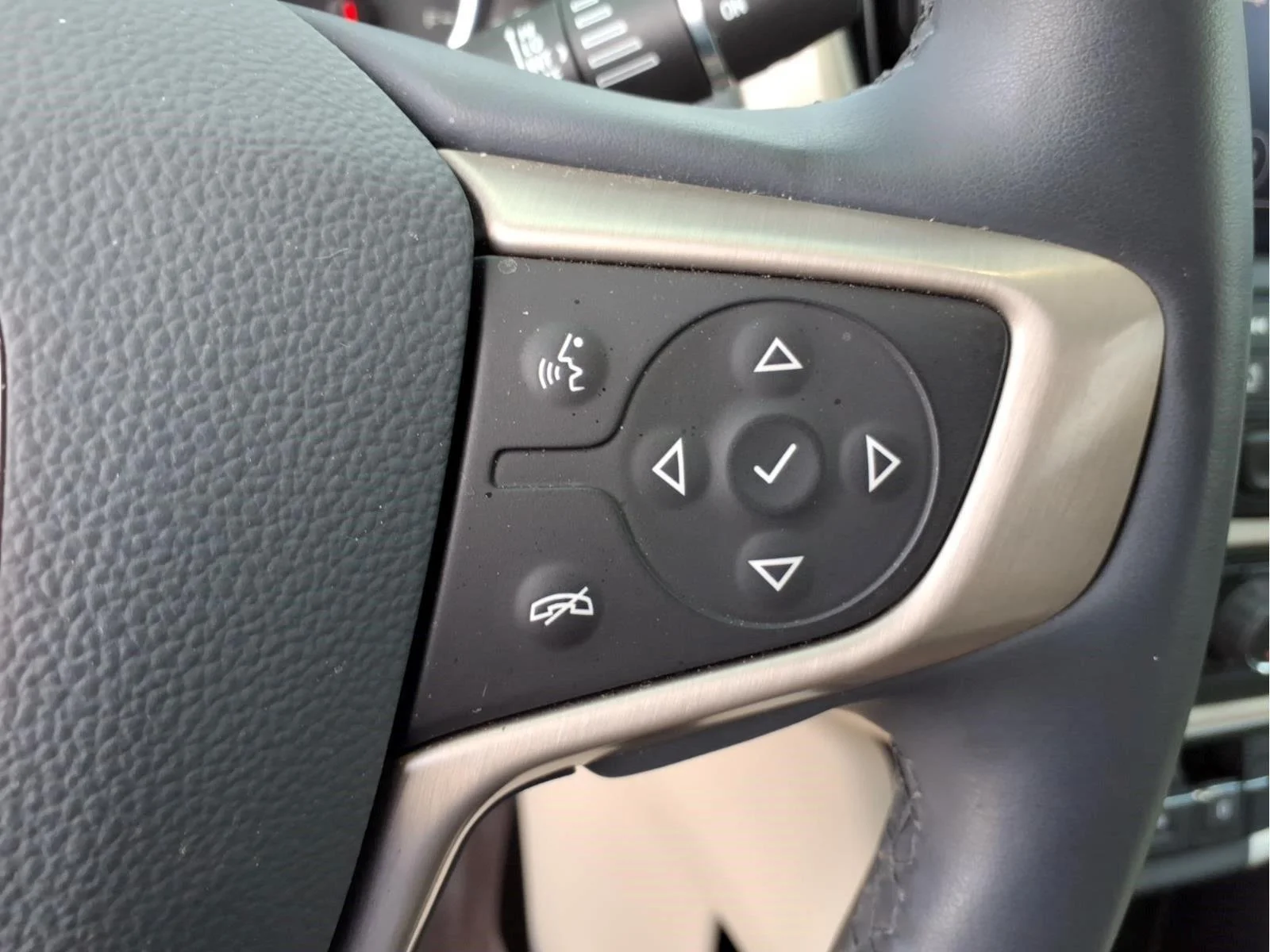 Used 2024 Summit White GMC Denali image 23