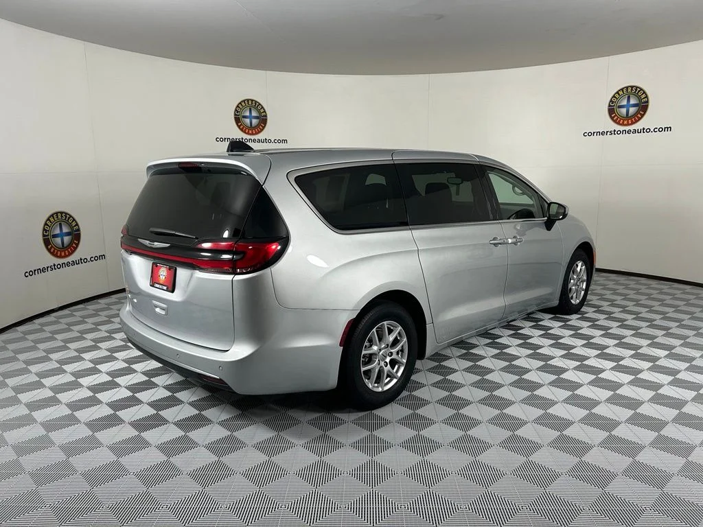 Used 2023 Silver Chrysler Touring L image 16