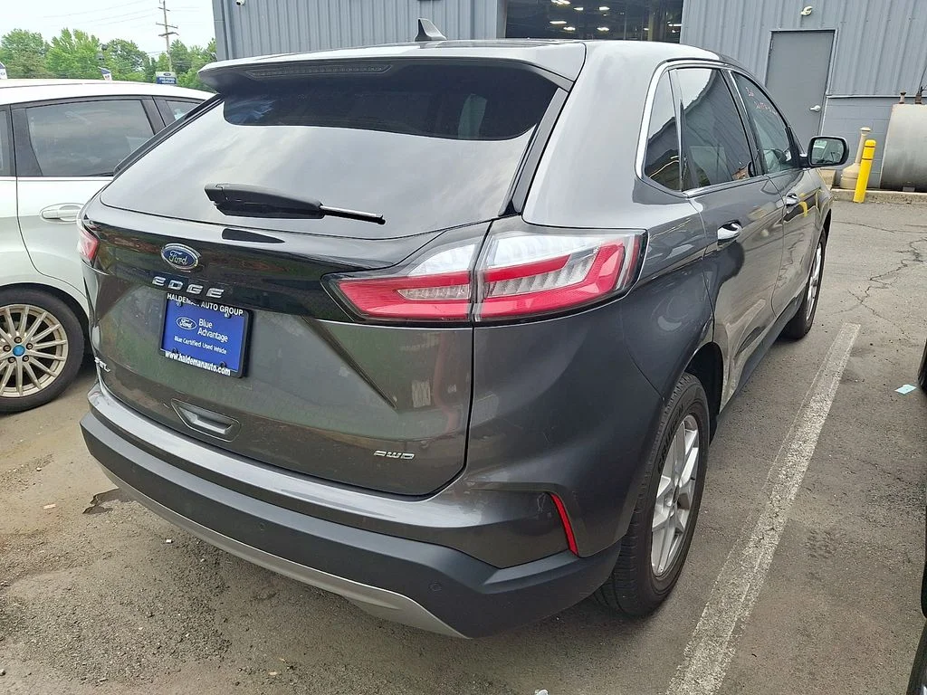 Used 2024 Gray Ford SEL image 7