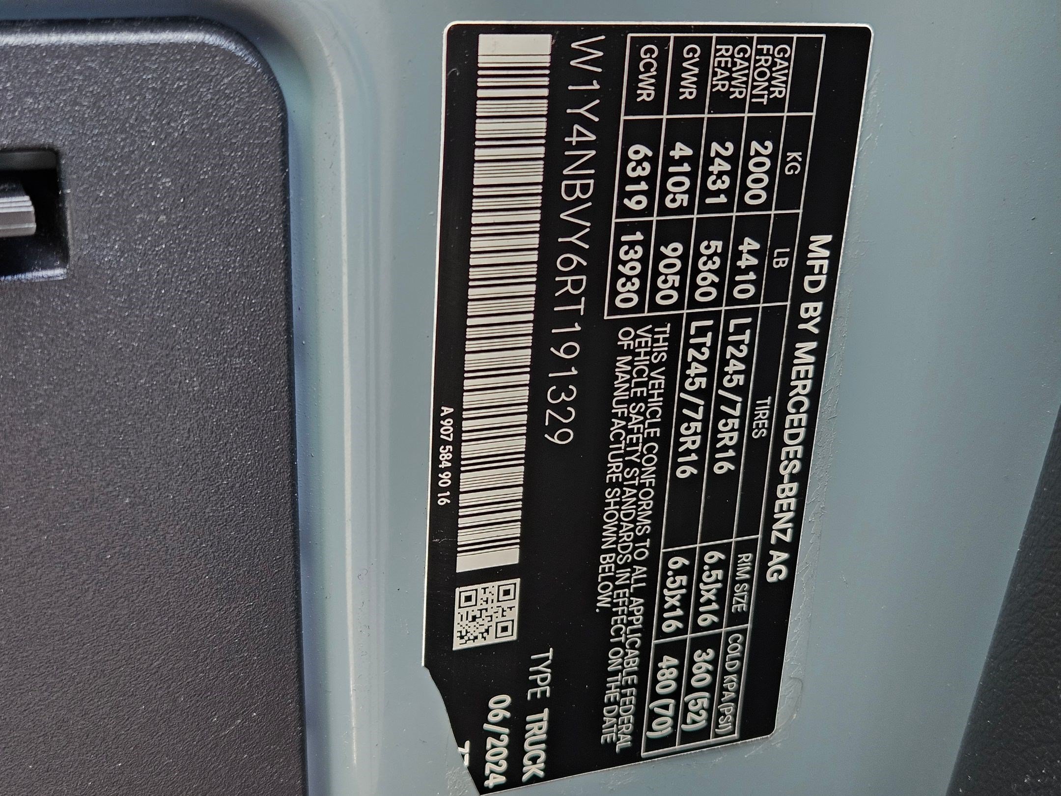 Used 2024 Gray Mercedes-Benz Cargo 144 WB image 34
