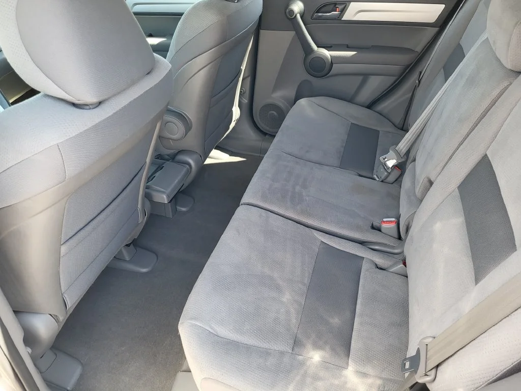 Used 2011 Alabaster Silver Metallic Honda SE image 21