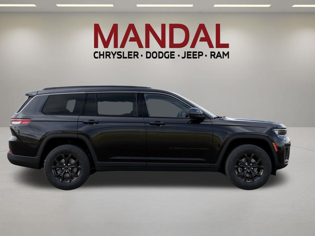 New 2026 Diamond Black Crystal Pearl-Coat Exterior Paint Jeep Laredo image 21