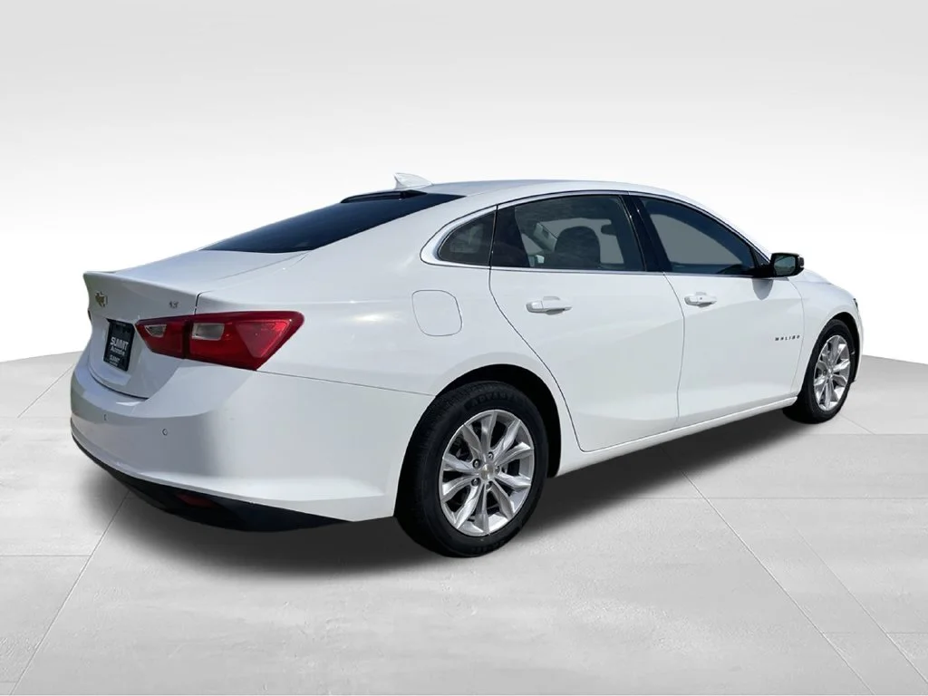 Used 2024 Summit White Chevrolet LT image 4