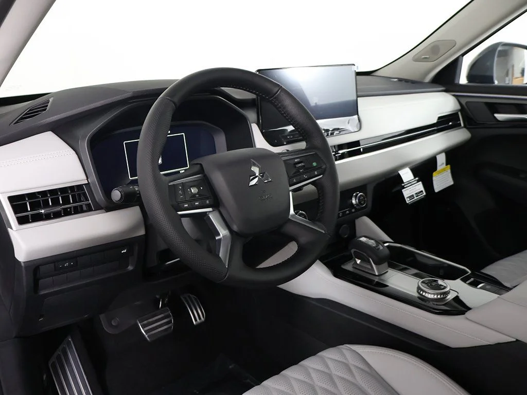 2025 Mitsubishi Outlander SEL - Photo 30