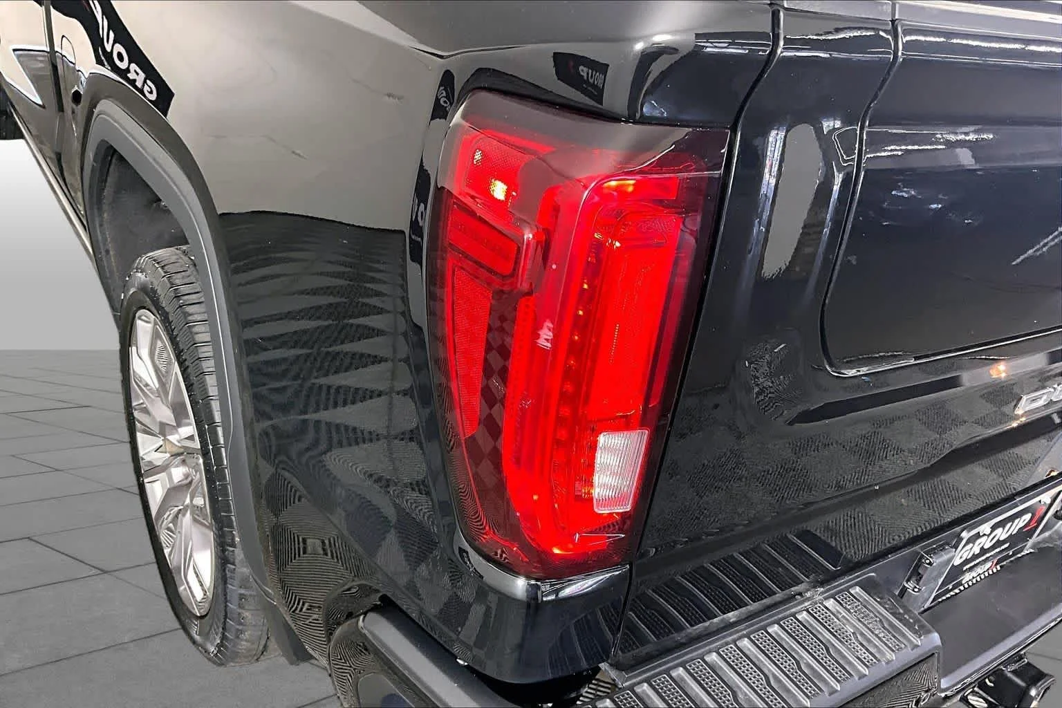 Used 2025 Onyx Black GMC Denali image 28