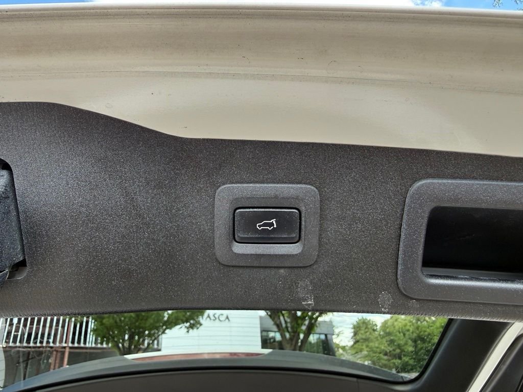 Used 2017 White Mazda Touring image 27