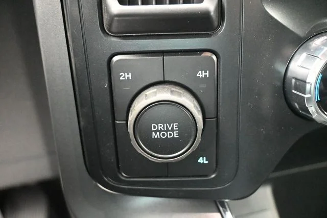 New 2026 Oxford White Ford XLT image 15
