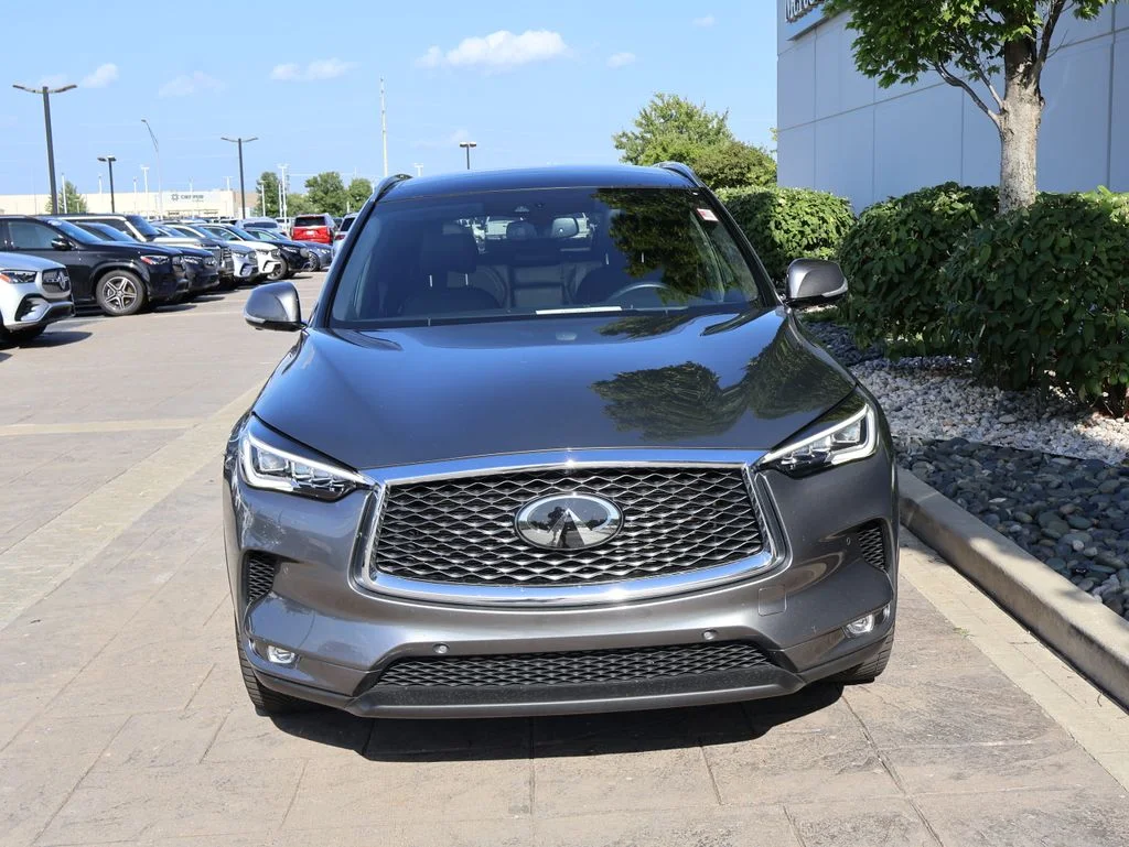 Used 2019 Gray INFINITI ESSENTIAL image 3