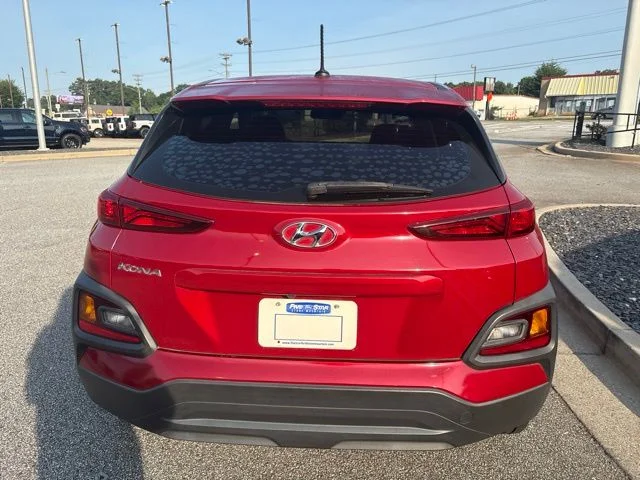 Used 2019 Red Hyundai SE image 7