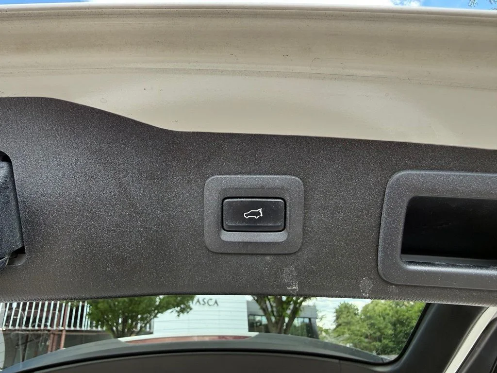 Used 2017 White Mazda Touring image 27