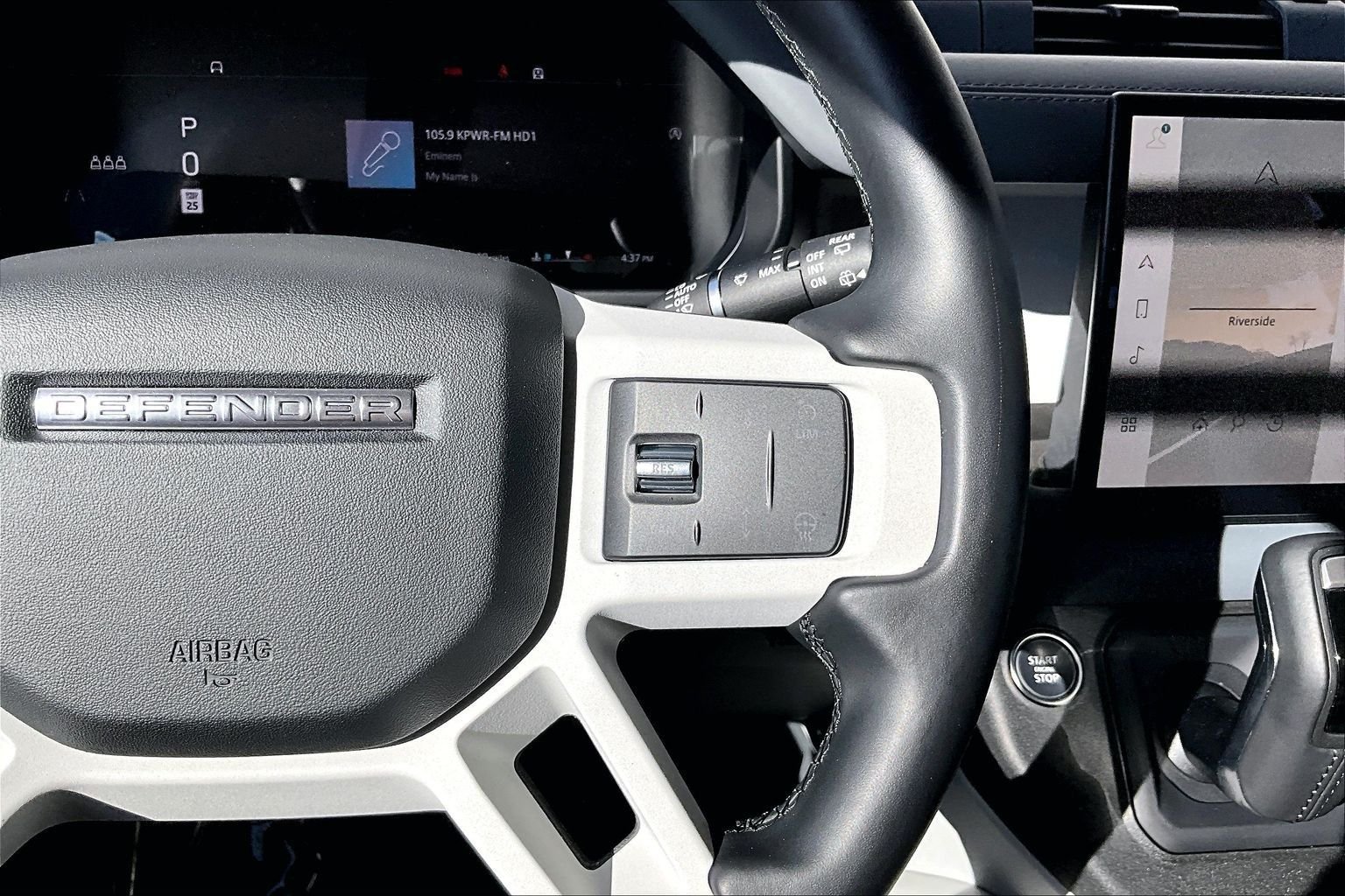 Used 2025 Green Land Rover X-Dynamic SE image 19