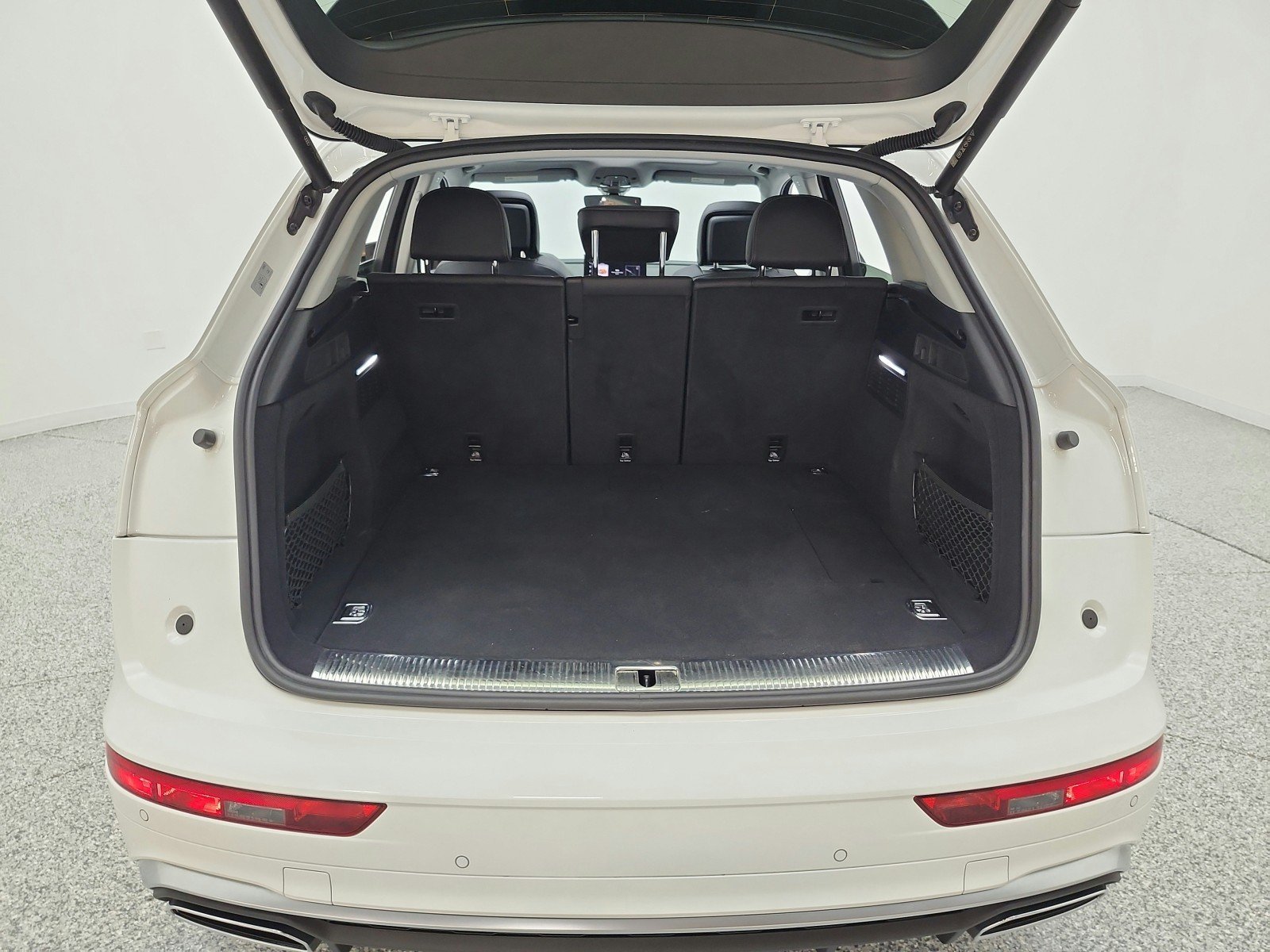 Used 2023 Ibis White Audi S line Premium Plus 55 TFSI e quattro image 18