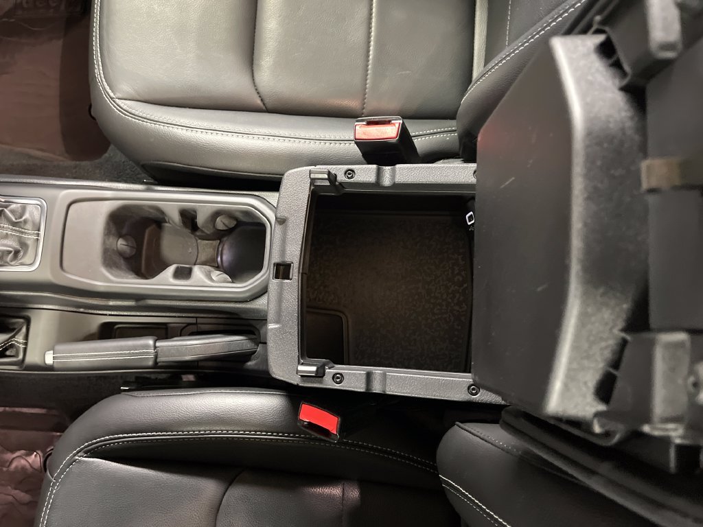 Used 2023 White Jeep Sahara image 24