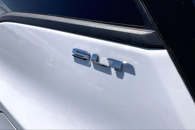 Used 2024 White GMC SLT image 33