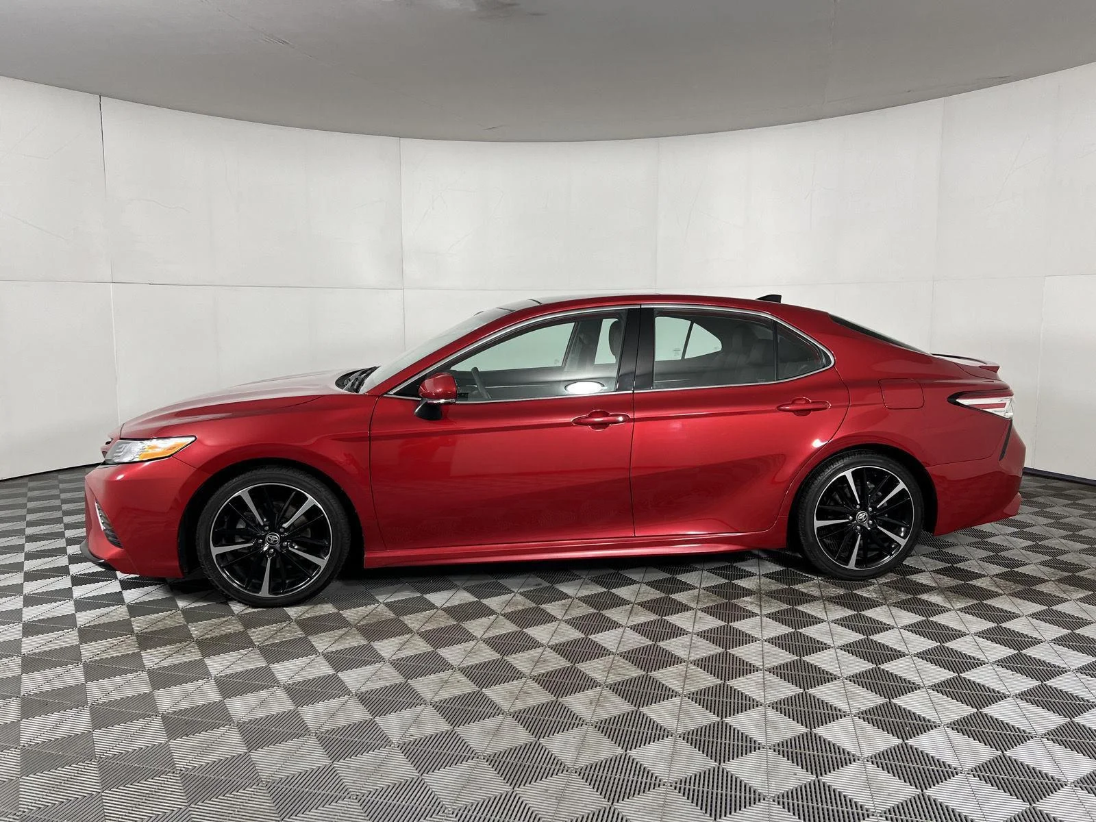 Used 2020 Supersonic Red Toyota XSE image 5