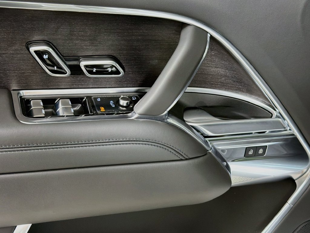 New 2026 Fuji White Land Rover SE image 12