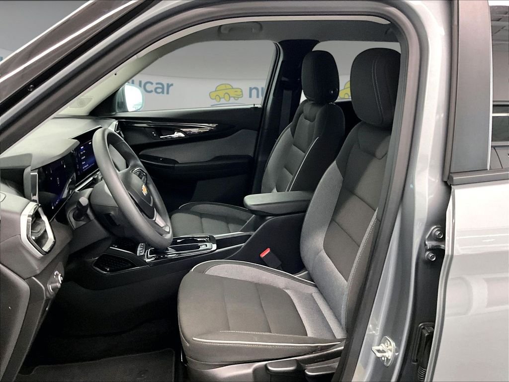 Used 2025 Sterling Gray Metallic Chevrolet LT image 10