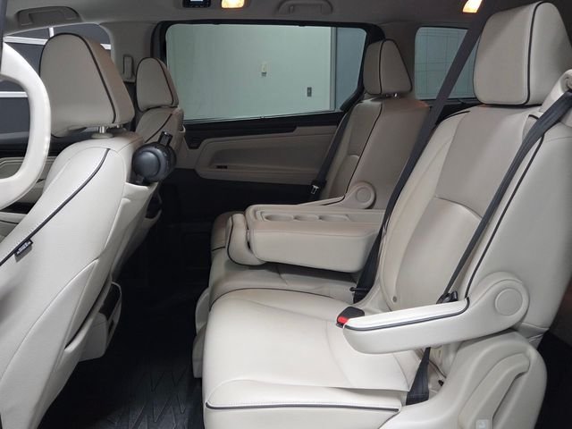 Used 2025 Silver Honda Touring image 6