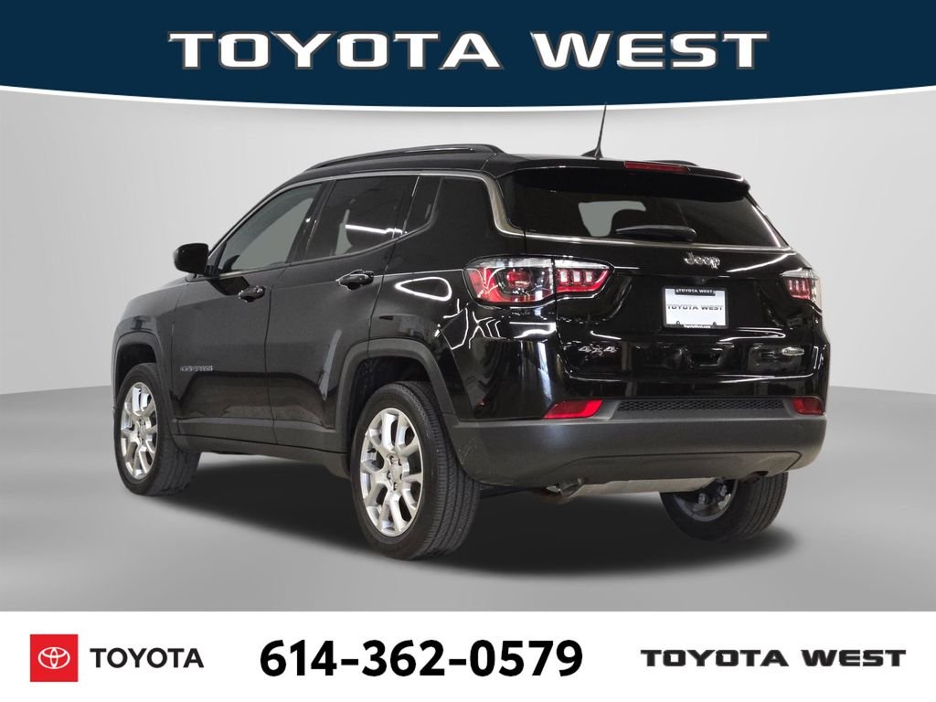 Used 2023 Black Jeep Latitude Lux image 9