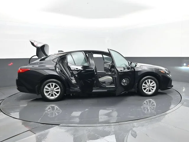 Used 2025  Toyota LE image 27