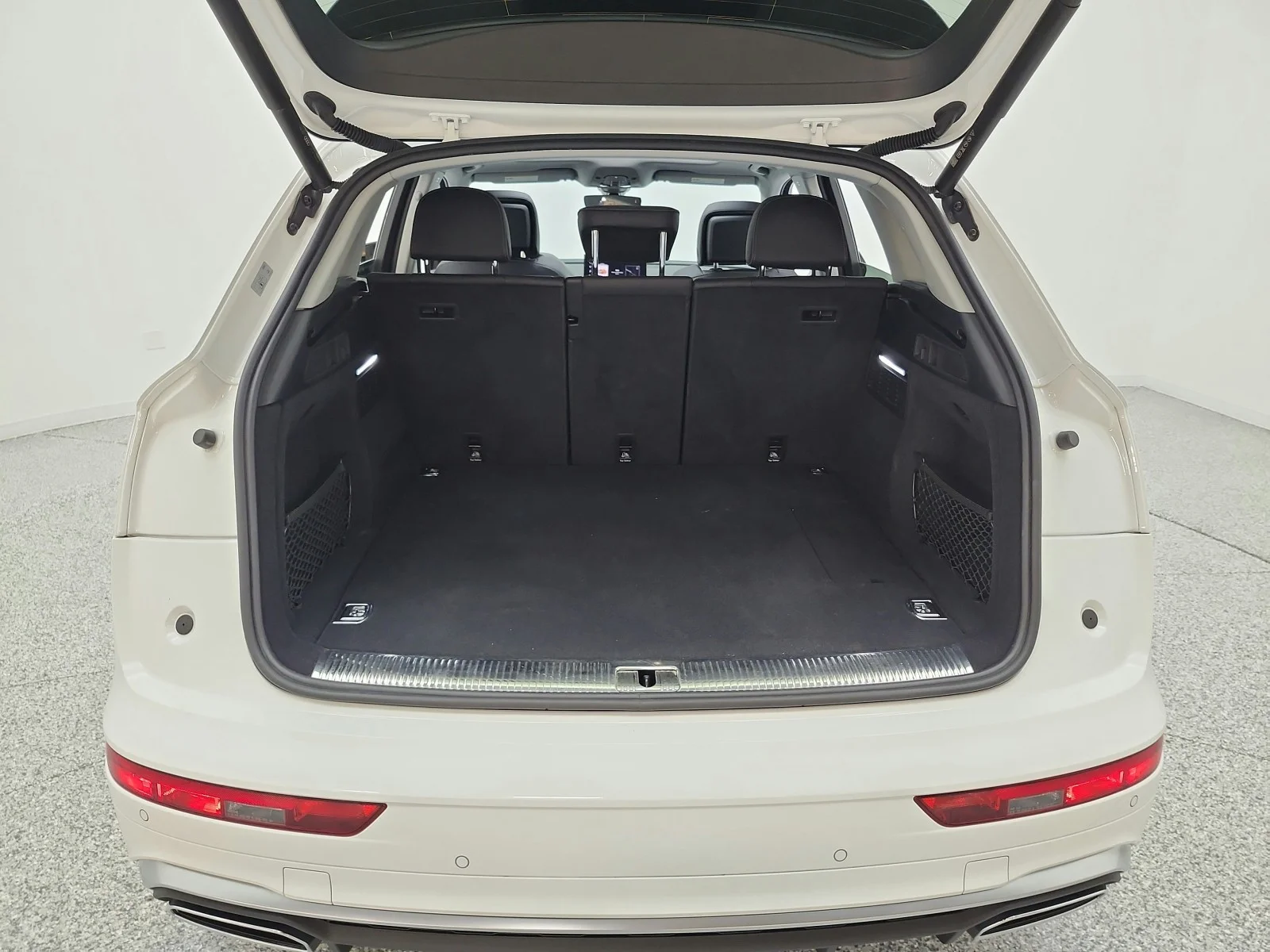 Used 2023 Ibis White Audi S line Premium Plus 55 TFSI e quattro image 18