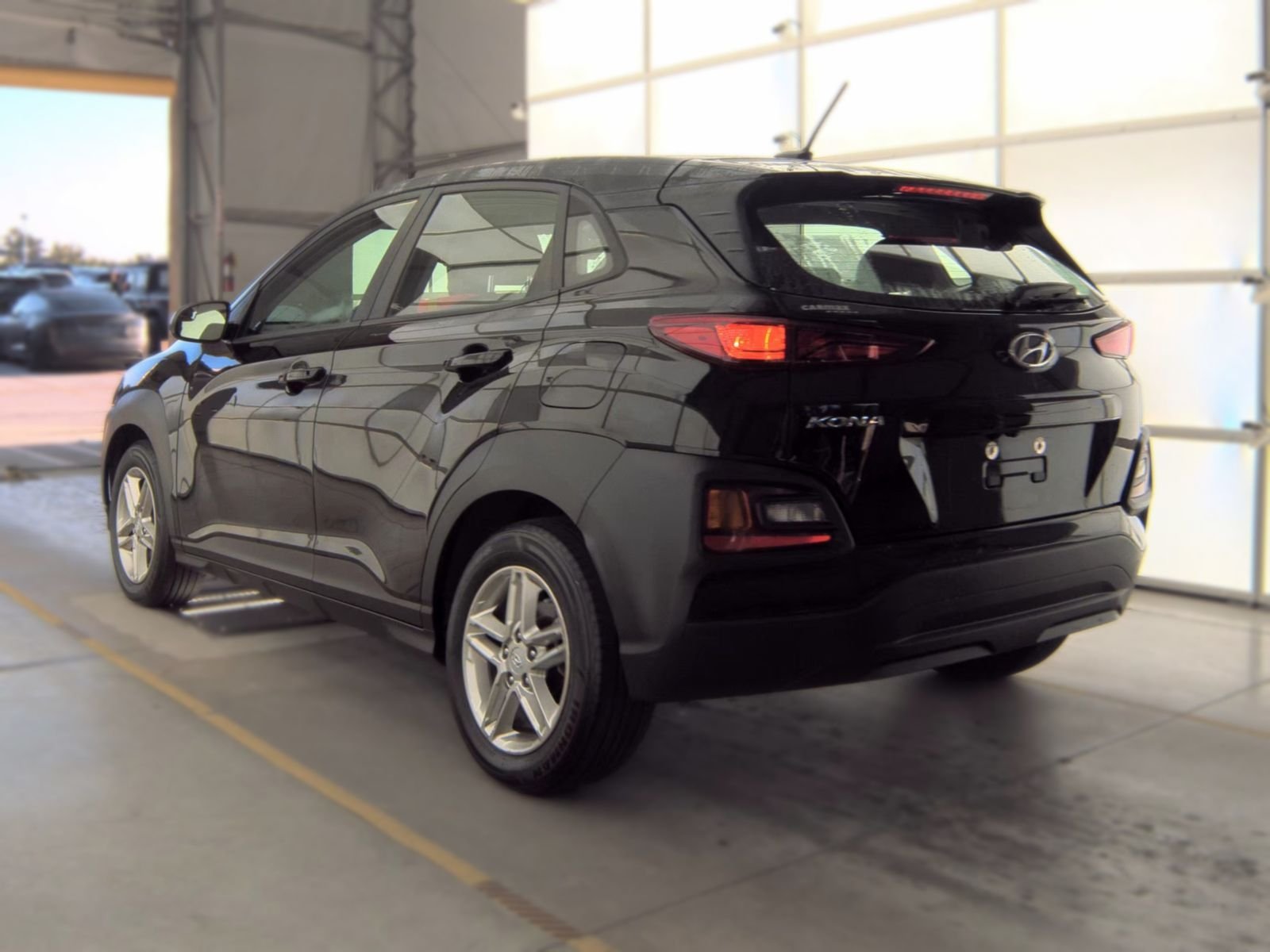 Used 2021 Black Hyundai SE image 4