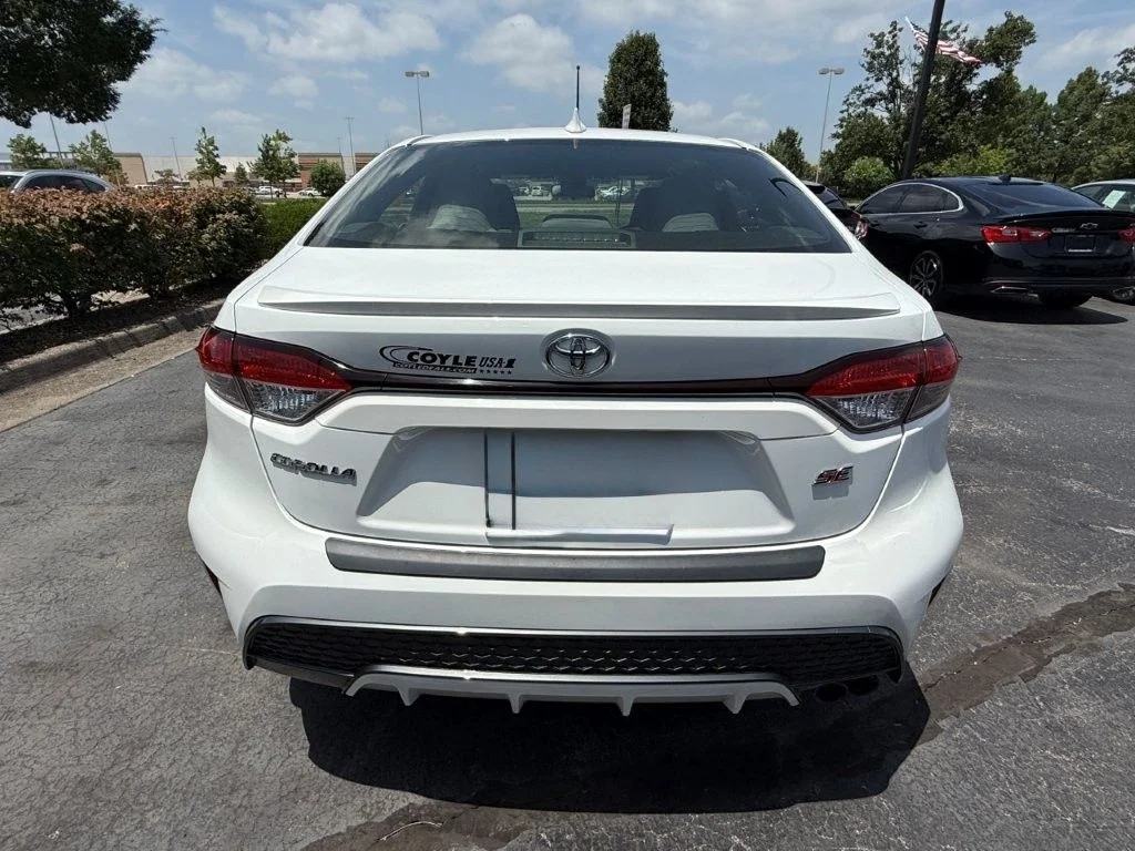 Used 2020 White Toyota SE image 5