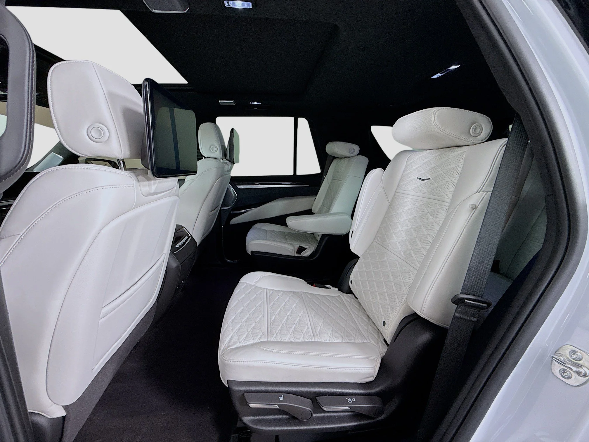 Used 2026 Vibrant White Tricoat Cadillac V-Series image 28