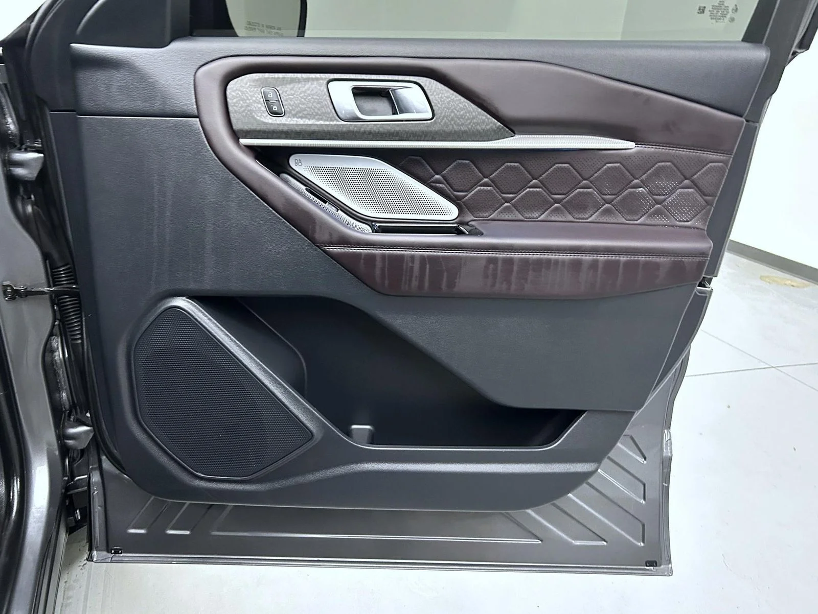 Used 2025 Gray Ford Platinum image 17