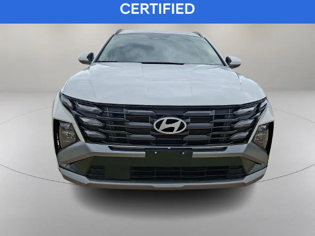 Used 2025 White Hyundai SEL image 3