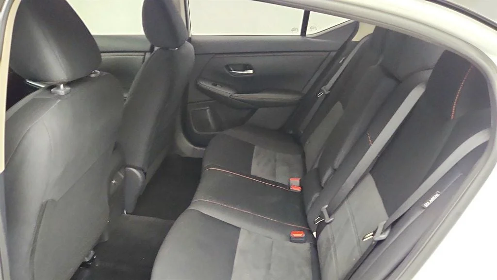 Used 2025 Aspen White Tricoat/Super Black Nissan SR CVT image 19