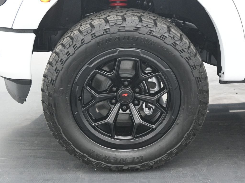 New 2025 Oxford White Ford XLT image 25