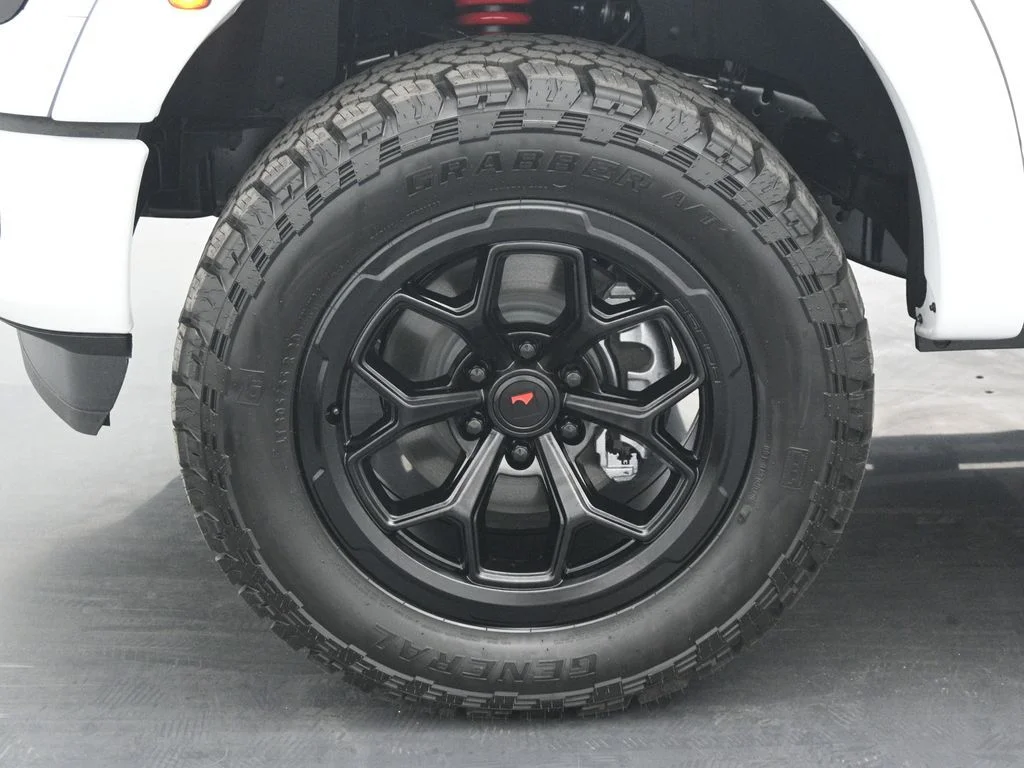New 2025 Oxford White Ford XLT image 25