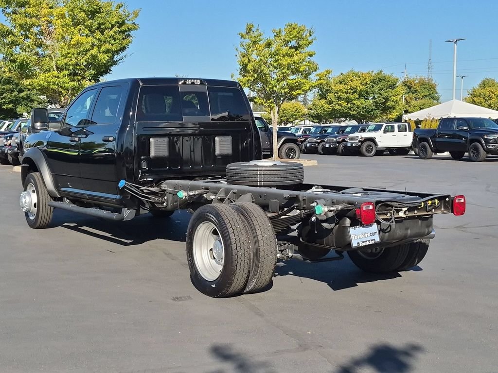 New 2026 Diamond Black Crystal Pearl-Coat Exterior Paint RAM Tradesman image 4