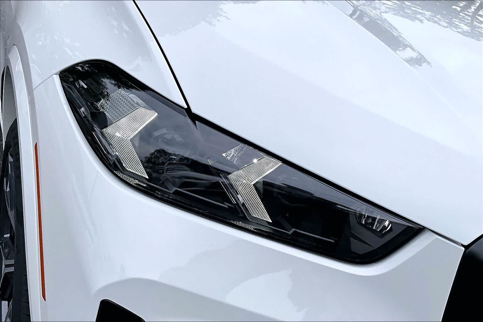 New 2026 Alpine White BMW xDrive40i image 13