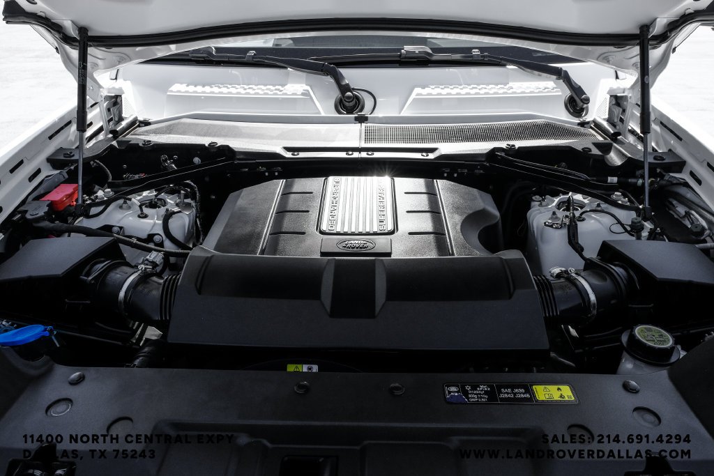 Used 2025 White Land Rover X-Dynamic SE image 57