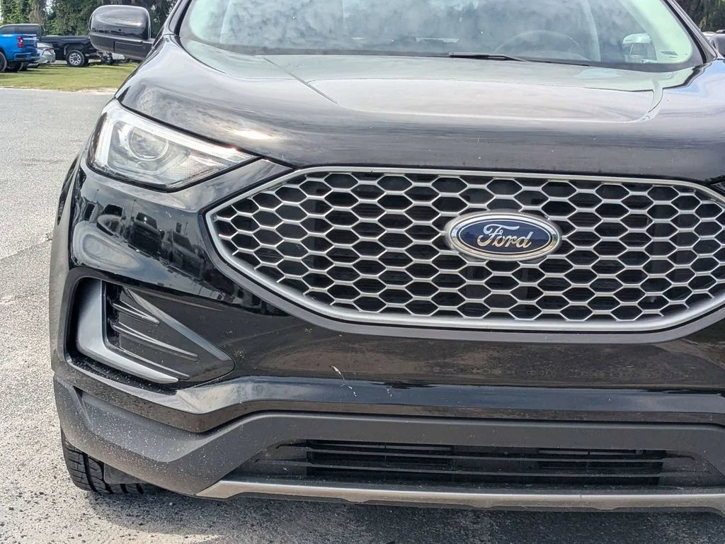Used 2024 Black Ford SEL image 9